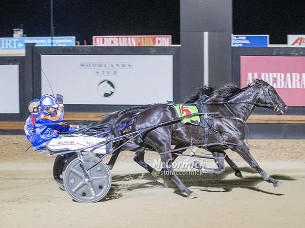 trots-review-drivers-do-it-for-gav-on-emotional-melton-night
