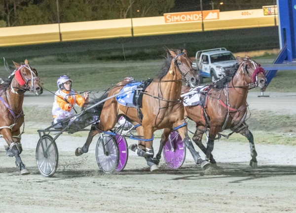 trots-centre-becs-big-names-return-to-the-bright-lights
