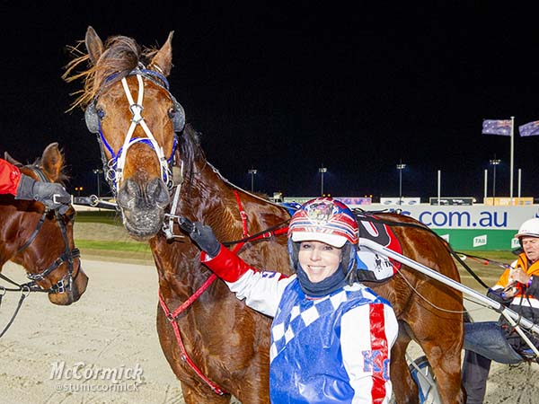 trots-centre-all-square-as-mclovin-wobelee-ready-for-round-3