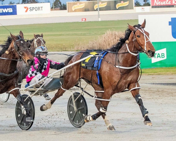 trots-review-olivia-mixes-with-the-big-boys-and-takes-the-title
