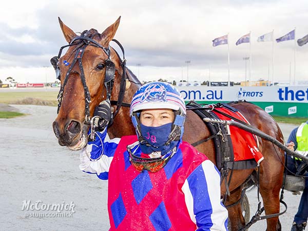 trots-review-jacks-hawks-swift-swoop-a-delight-for-jodi