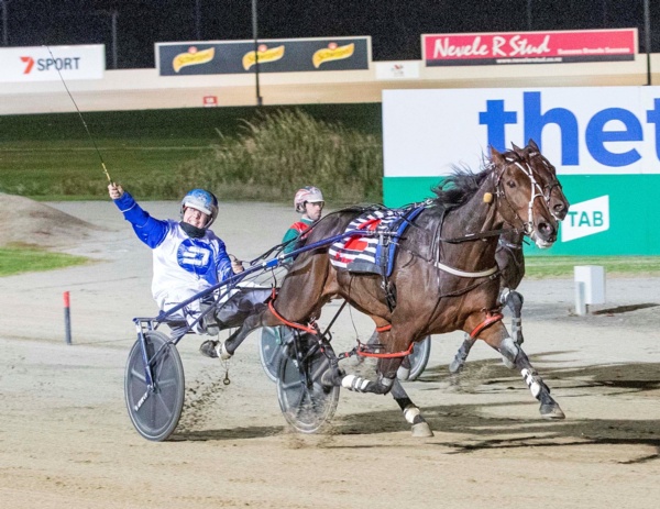 trots-centre-rhys-settles-in-for-true-mildure-style-racing