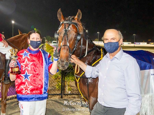 breeders-crown-zeuss-brings-the-thunder-early-and-late