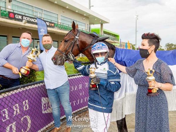 breeders-crown-tricks-but-talent-as-darkness-lights-up