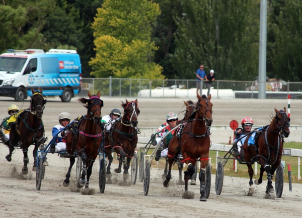 traralgon-cup-la-sweet-finish-as-sugars-enjoys-day-out
