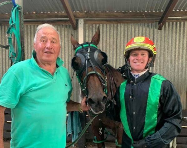 trots-centre-noel-enjoying-the-ride-with-loveable-veteran