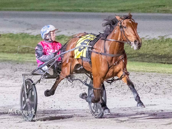 oaks-moran-sticks-with-the-champ-but-will-he-be-left-red-faced