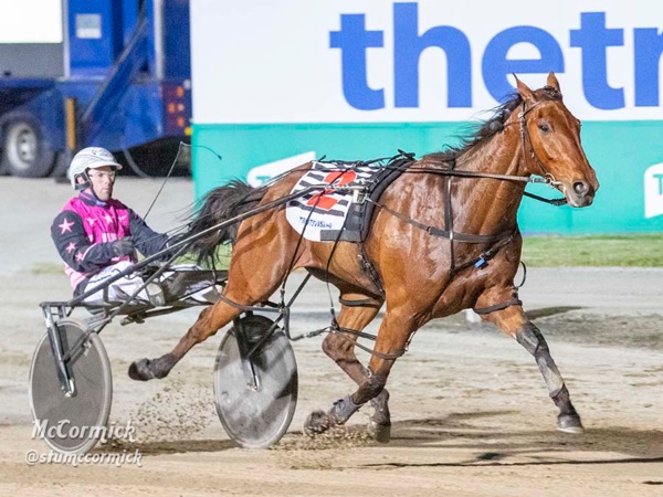 trots-review-honolua-bay-makes-a-splash-with-champs-charge