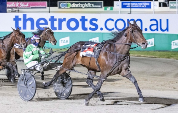 breeders-crown-near-perfect-display-as-emma-gets-nine-into-final