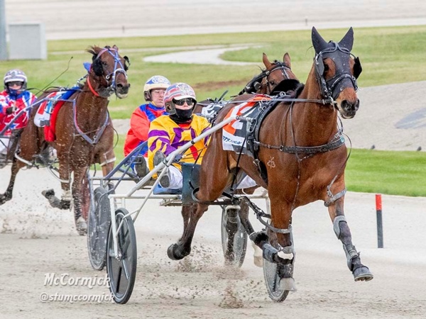 breeders-crown-gath-ready-to-ride-finals-night-wave