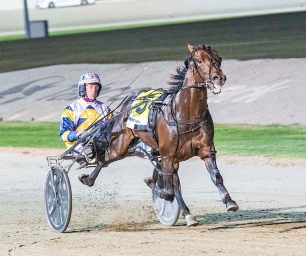 freakish-petracca-stuns-amid-super-saturday-night-of-melton-trots