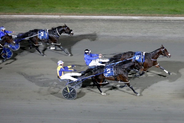 bolting-self-assured-confirms-brilliance-breezing-to-the-race-win