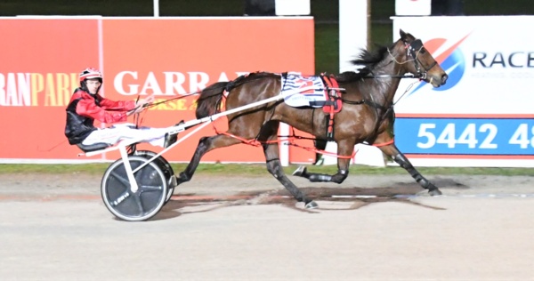 grandson-of-a-great-gets-off-the-mark-in-style-at-bendigo
