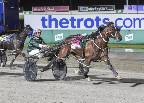 copy-that-bounces-back-but-artys-vic-cup-looks-over