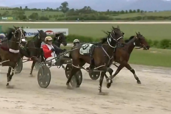 jacks-peach-helps-saint-secure-a-maiden-cup-triumph