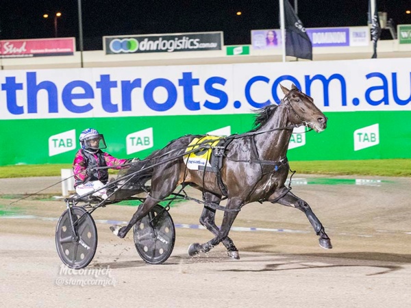breeders-crown-4yo-pacing-egs-dominant-final-act
