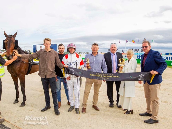 trotters-take-connections-on-memorable-breeders-crown-rides