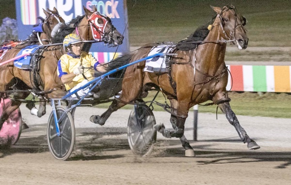 who-can-stop-grimson-aiken-to-take-a-shot-in-shepp-cup