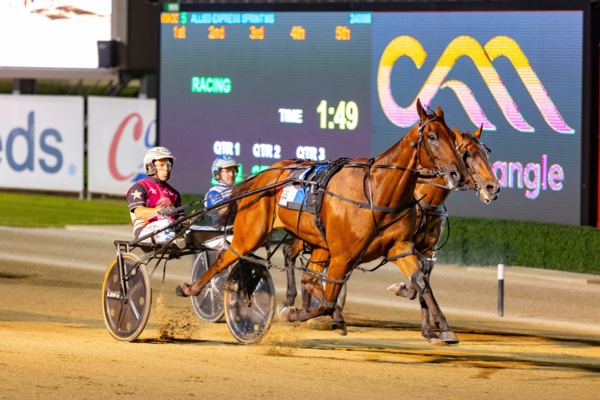 big-v-blitz-as-five-southerners-qualify-for-miracle-mile