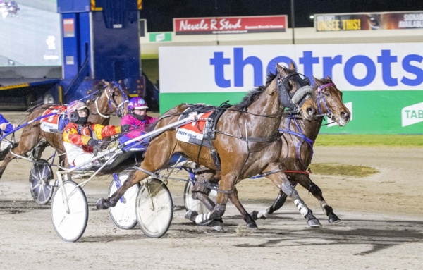 tab-punter-cant-resist-big-crack-as-catch-a-wave-drifts-to-2-10