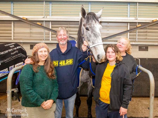 silvers-fasttrack-win-gives-tab-punter-a-big-grin