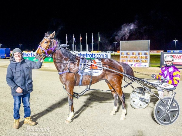denis-releases-the-shackles-as-buckles-heads-to-vicbreds