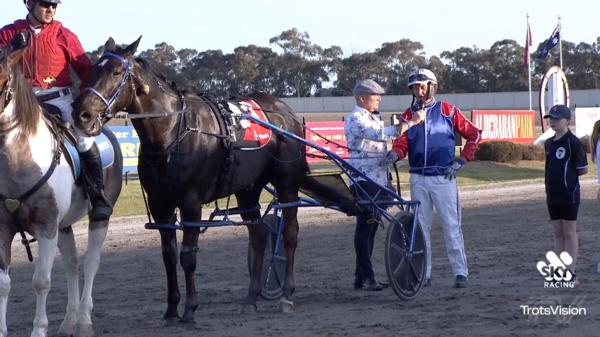 rock-on-micks-jet-surges-to-gold-cup-glory-at-maryborough