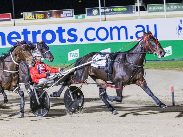 first-dance-waltzes-her-way-into-classic-oaks-showdown