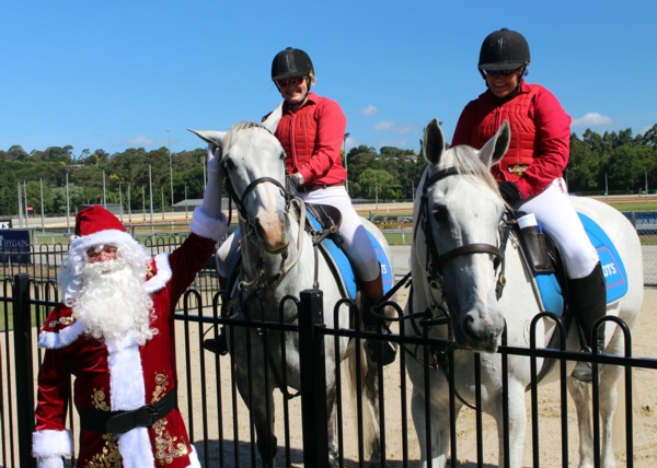 santa-and-herbertson-shines-on-a-great-day-at-warragul-trotting-track