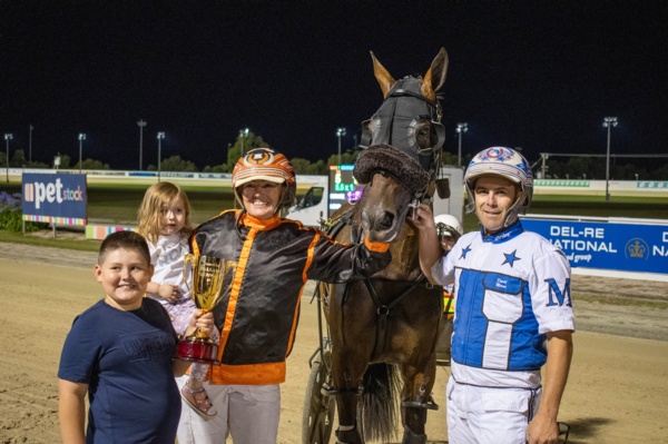 no-problem-for-kanena-provlima-in-ballarat-pacing-cup