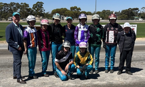 thackeray-celebrates-a-special-winner-in-teal-at-boort