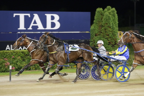 rock-on-cold-chisel-stars-in-auckland-with-northern-derby-triumph