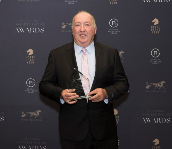 driscoll-presented-with-hbvs-ian-daff-memorial-award