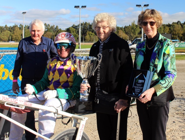 virgina-clowers-wins-warragul-trotters-cup-but-fall-halts-pacers
