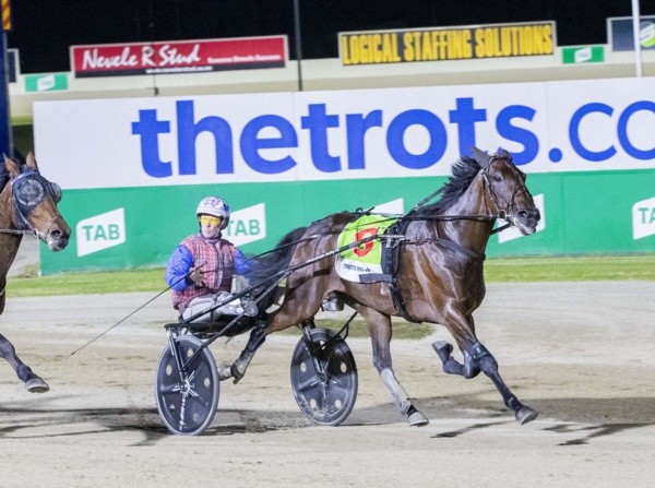 derek-the-jet-keeps-his-unbeaten-streak-in-tact-with-stellar-performance