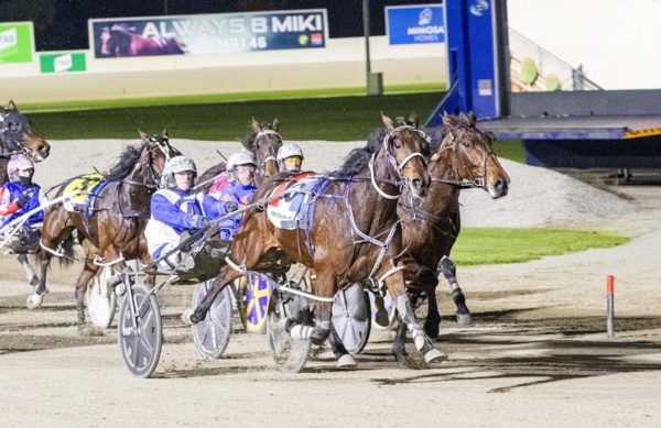 jaccka-produces-three-wide-burst-to-win-at-big-odds
