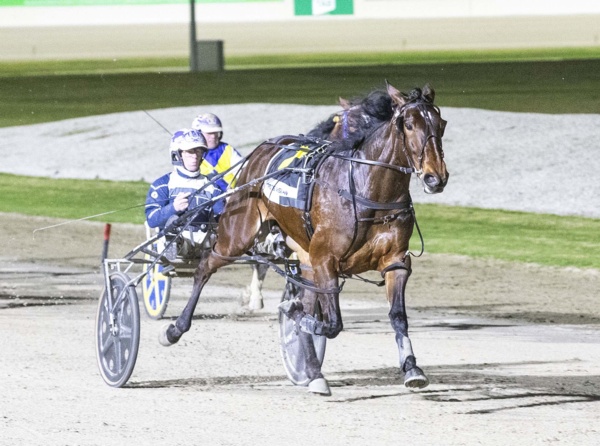 very-pretty-makes-a-sublime-return-to-the-winners-circle