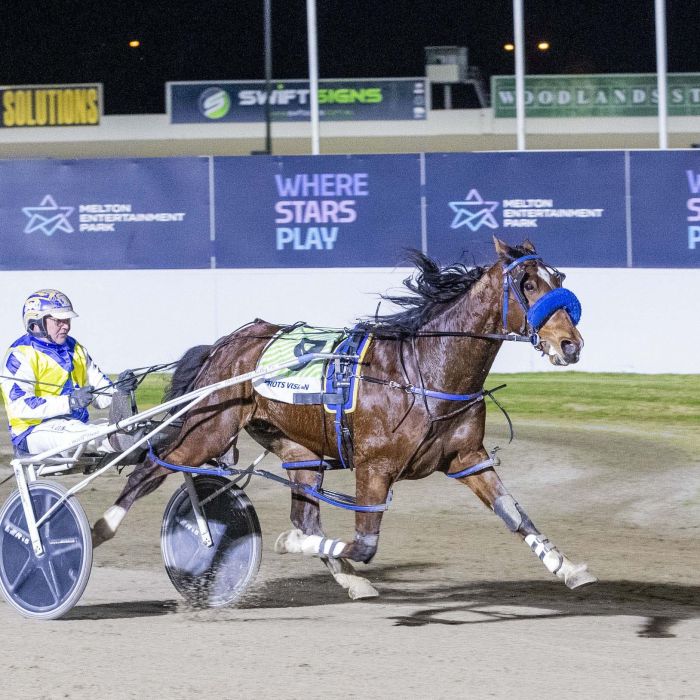 Ruff Nut winning at Melton for Aaron Dunn