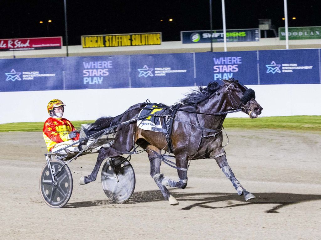 Jason Lee claims treble with impressive wins at Melton – The Trots