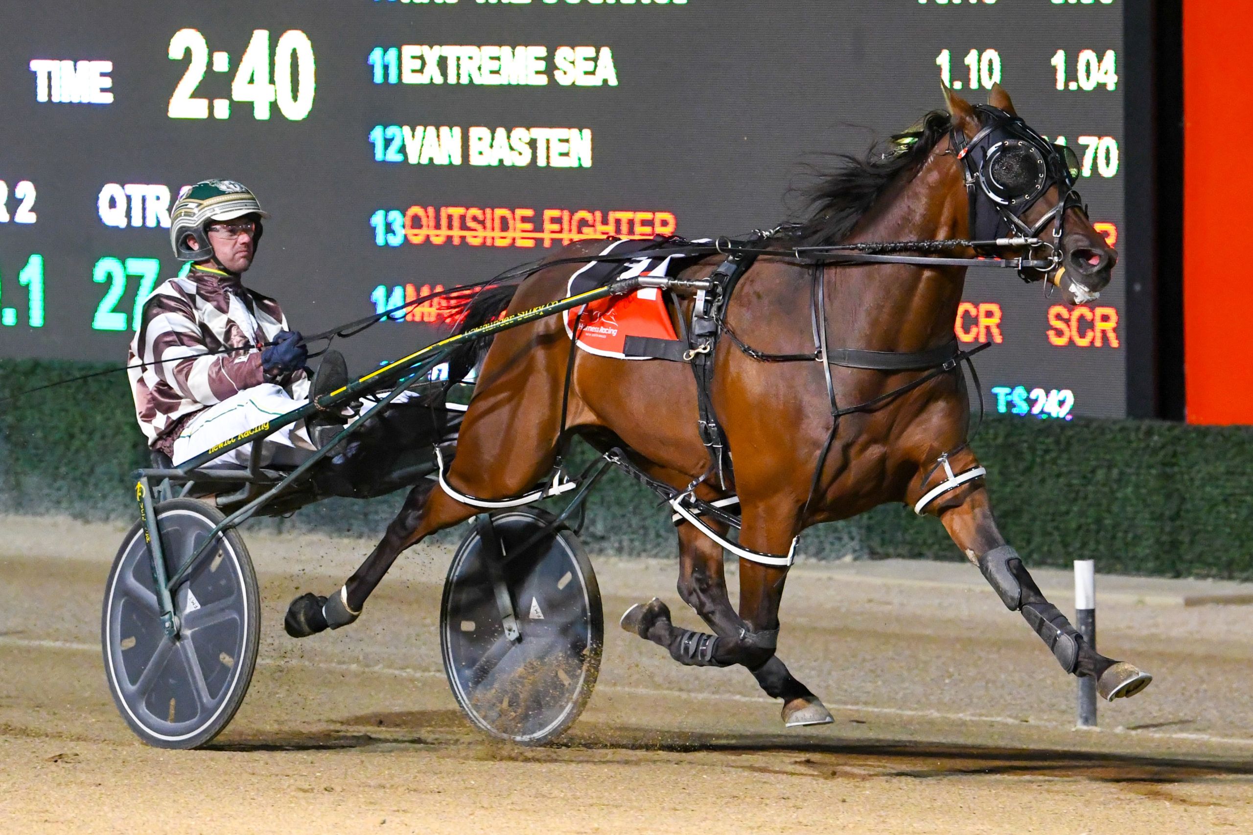 hamilton-extreme-seas-comeback-in-full-swing