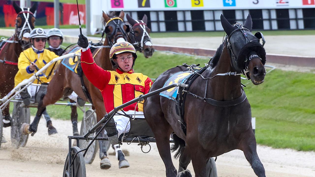 keayang-zahara-to-hit-the-road-in-pursuit-of-tenth-group-1