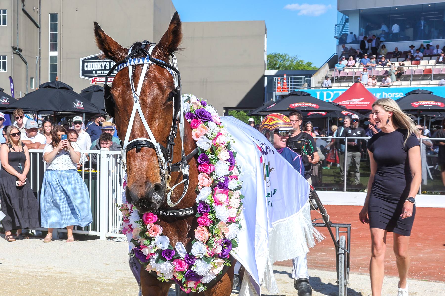 jess-to-take-star-duo-north-for-queensland-carnival