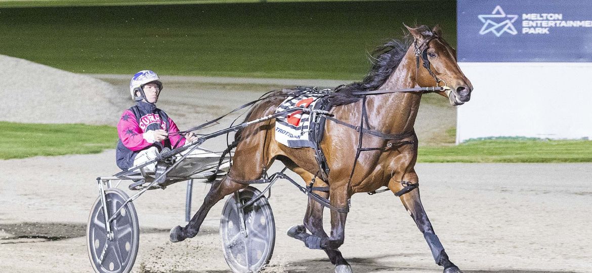 Bettor Beach wins her Victoria Oaks heat last Saturday night with Mark Pitt at the controls. Pictures: Stuart McCormick.